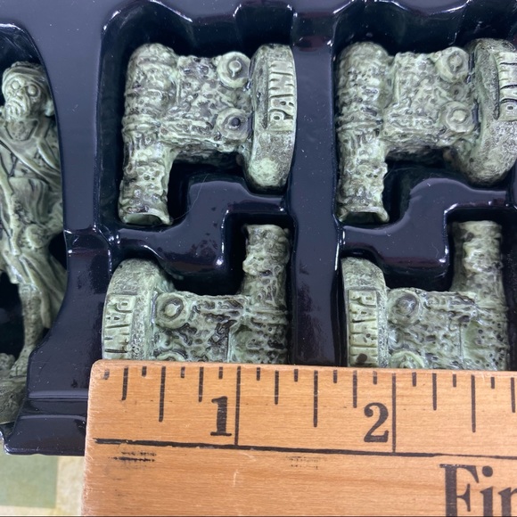 Pirates of the Caribbean Dead Man's Chest Chess Set Collector's Edition - Picture 11 of 11